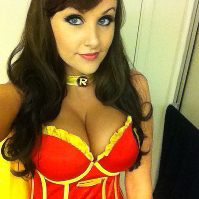 Angie Griffin Nude Supergirl Cosplay leaked!