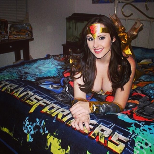 Angie Griffin Nude Supergirl Cosplay leaked!