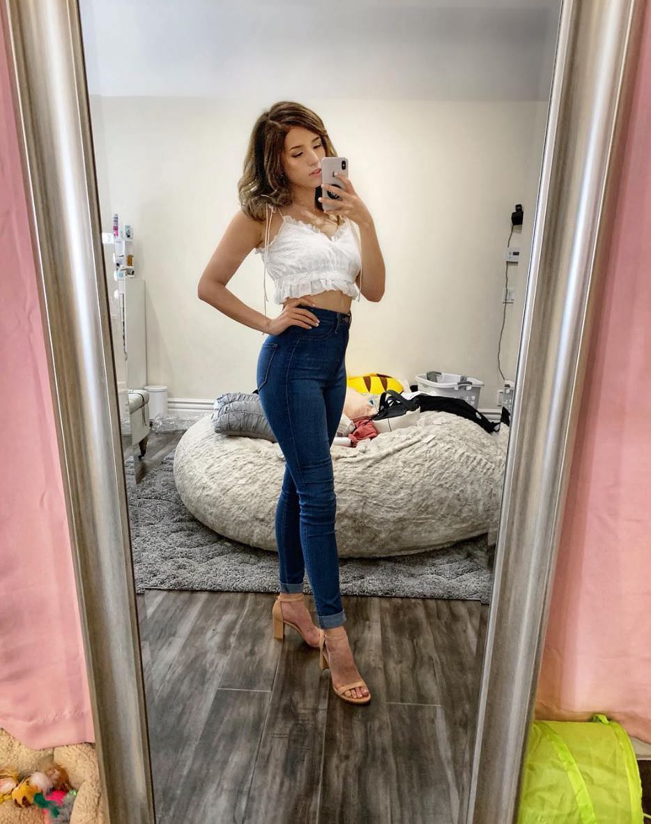Pokimane Nude Twitch Streamer Leaked!