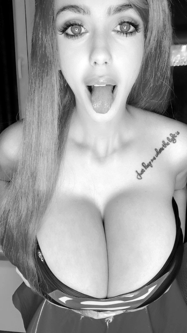 Adriana Alencar Nude Cosplay Video and Photos Leaked!