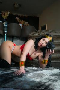 Lizzy Wurst As Wonder Woman Set Leaked