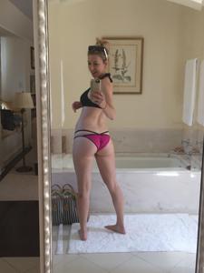 Iliza Shlesinger Sexy Black Bikini Selfies Set Leaked