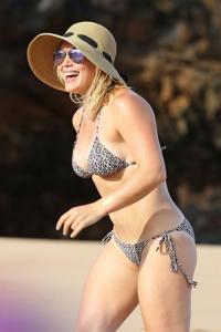 Hilary Duff Sexy Paparazzi Bikini Beach Set Leaked