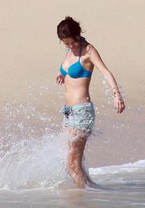 Selena Gomez Beach Bikini Shorts Photos Leaked