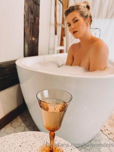 Kat Wonders Nude Bath Onlyfans Photo Set Leaked