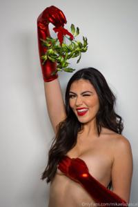 Mikaela Pascal Topless Mistletoe Onlyfans Photos Leaked