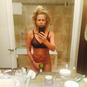 Chelsea Handler Candid Nude Sexy Photos Leaked