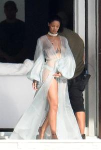 Rihanna Sexy Bikini Robe Nipple Slip Photos Leaked